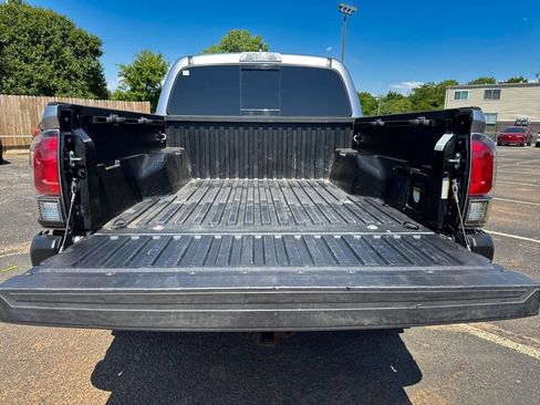 Used 2020 Toyota Tacoma TRD Off-Road AWD/4WD image 44