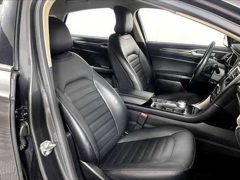 Used 2017 Ford Fusion SE w/ Fusion SE Technology Package AWD/4WD image 7