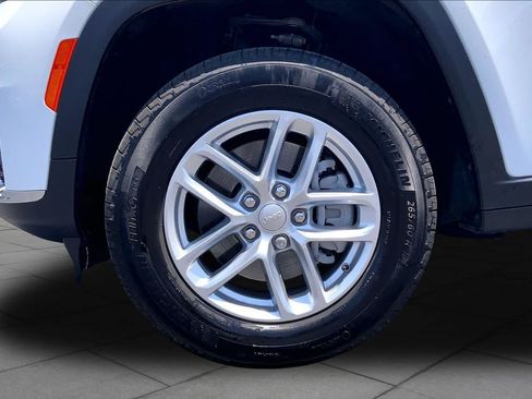 Used 2025 Jeep Grand Cherokee L Laredo w/ Luxury Tech Group I RWD image 11