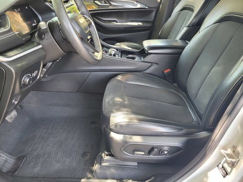 Used 2023 Jeep Grand Cherokee Altitude AWD/4WD image 20