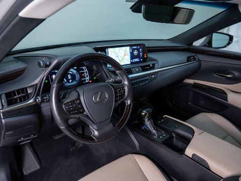Used 2019 Lexus ES 300h image 18