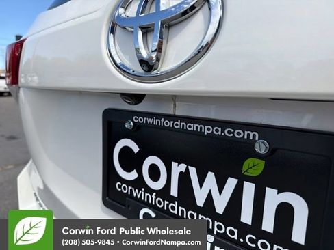 Used 2018 Toyota Highlander XLE AWD/4WD image 11