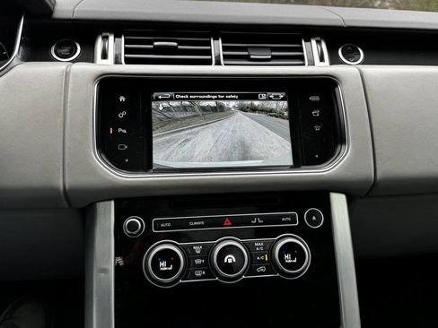 Used 2016 Land Rover Range Rover HSE image 19