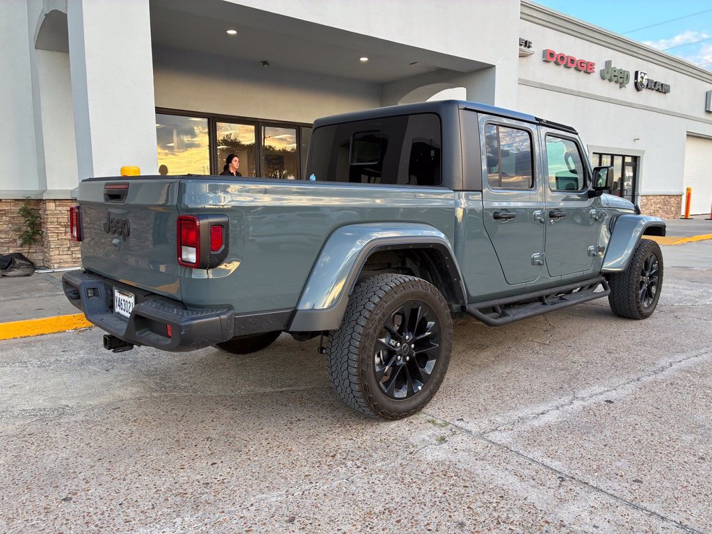 Used 2025 Jeep Gladiator Sport AWD/4WD image 11
