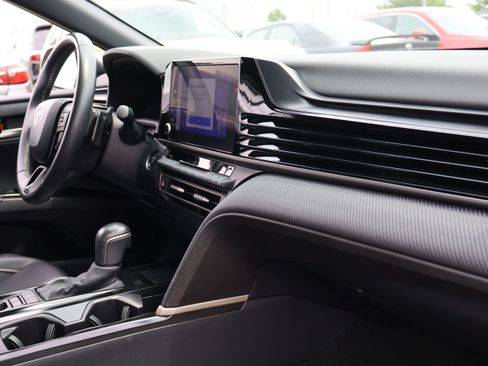 Used 2025 Toyota Camry SE FWD image 10
