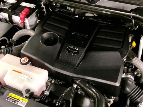 Used 2026 Toyota Tundra Platinum AWD/4WD image 33