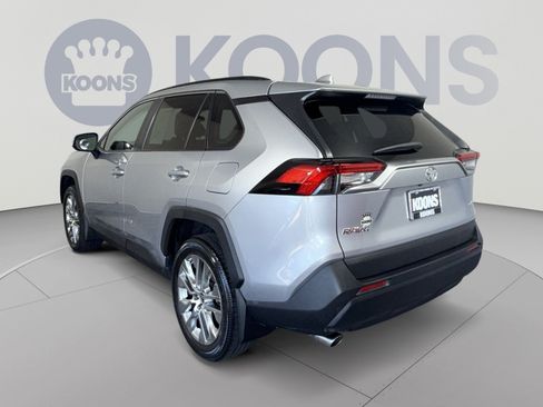 Used 2021 Toyota RAV4 XLE Premium FWD image 4