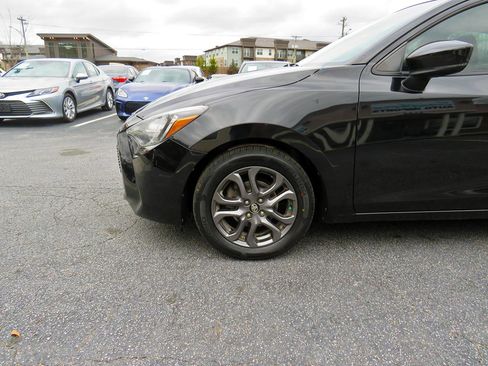 Used 2019 Toyota Yaris LE image 33