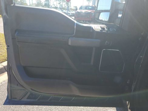 Used 2019 Ford F150 Platinum w/ Equipment Group 701A Luxury image 15