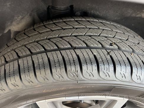 Used 2018 GMC Terrain Denali w/ Advanced Safety Package image 10