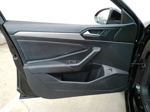 Used 2019 Volkswagen Jetta SE FWD image 15