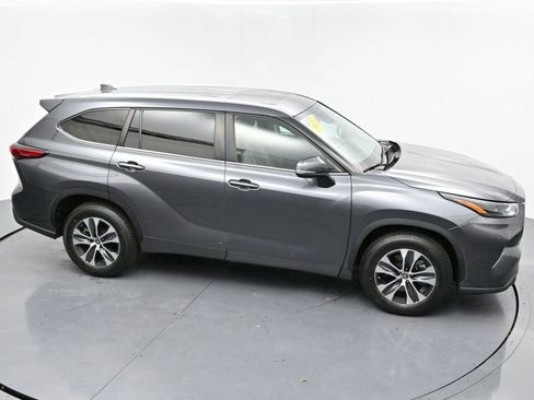 Used 2023 Toyota Highlander XLE image 36