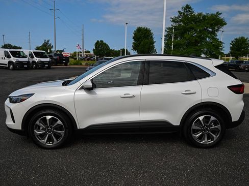 Used 2024 Ford Escape Platinum w/ Class II Trailer Tow Package AWD/4WD image 8