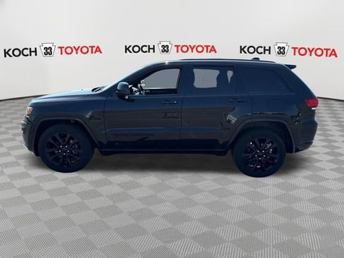 Used 2017 Jeep Grand Cherokee Altitude AWD/4WD image 4