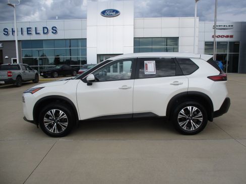 Used 2023 Nissan Rogue SV w/ SV Premium B Package AWD/4WD image 3