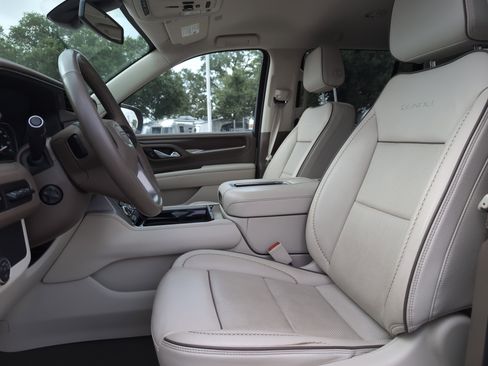 Used 2021 GMC Yukon Denali image 9