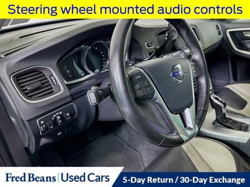 Used 2017 Volvo V60 T5 Cross Country w/ Convenience Package image 11