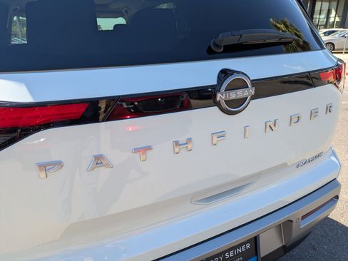 Used 2024 Nissan Pathfinder Platinum FWD image 26
