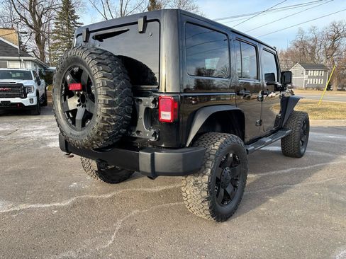 Used 2012 Jeep Wrangler Unlimited Sahara AWD/4WD image 5