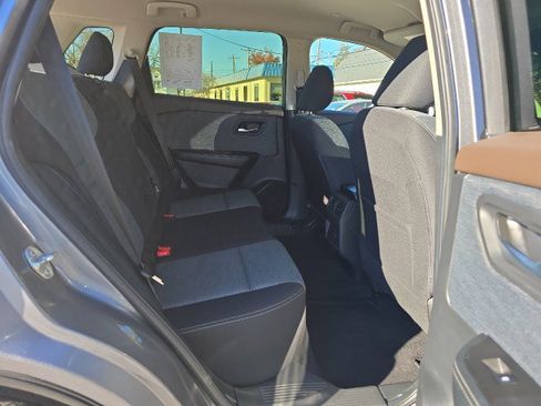 Used 2023 Nissan Rogue SV image 37