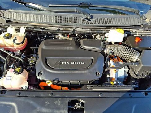 Used 2022 Chrysler Pacifica Touring-L image 32