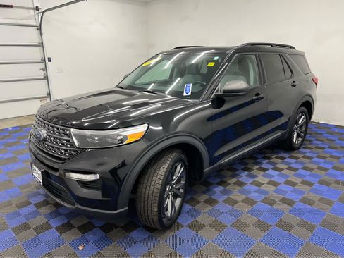 Used 2021 Ford Explorer XLT w/ Equipment Group 202A image 3