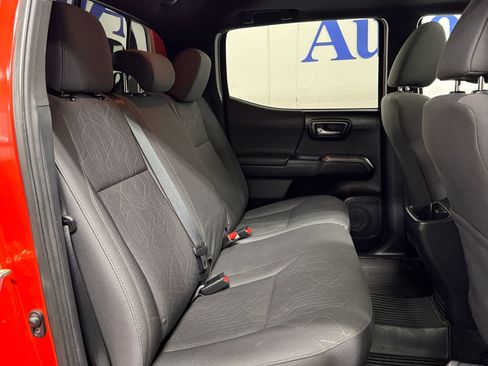 Used 2016 Toyota Tacoma TRD Off-Road w/ Premium & Technology Package image 20