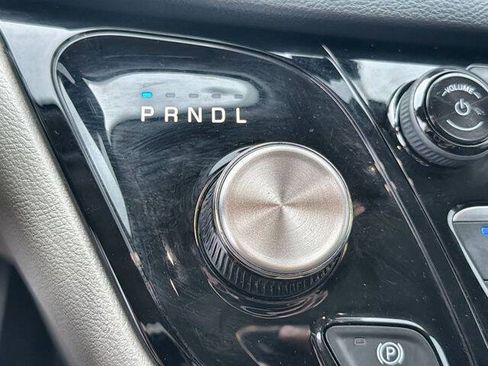 Used 2023 Chrysler Voyager LX FWD image 15