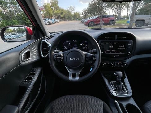 Used 2024 Kia Soul LX w/ Option Group 015 FWD image 11