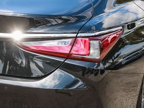 Used 2024 Lexus ES 350 w/ Premium Package FWD image 8