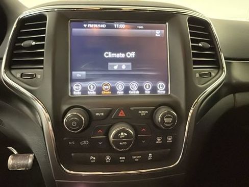 Used 2018 Jeep Grand Cherokee Laredo AWD/4WD image 23