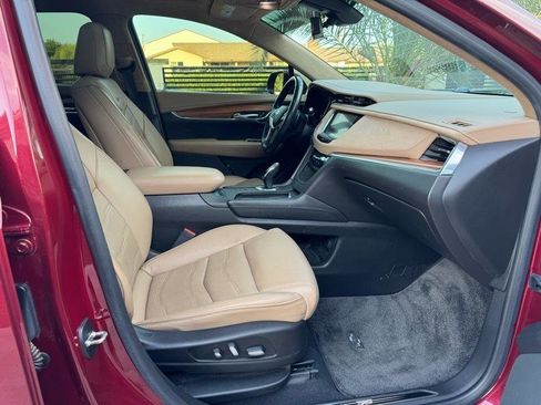 Used 2018 Cadillac XT5 Platinum w/ Driver Assist Package AWD/4WD image 10