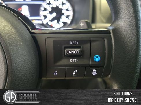 Used 2023 Nissan Rogue SV AWD/4WD image 32