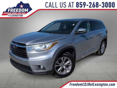 Used 2016 Toyota Highlander Plus AWD/4WD image 1