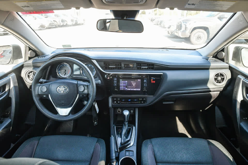 Used 2018 Toyota Corolla LE FWD image 14
