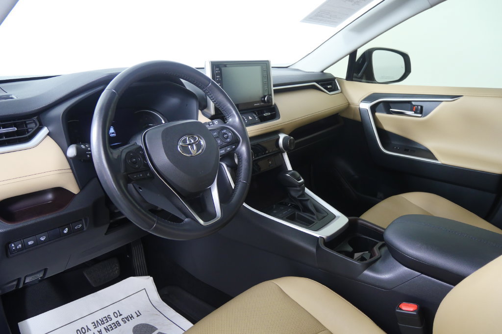 Used 2019 Toyota RAV4 Limited w/ Cold Weather Package FWD image 13