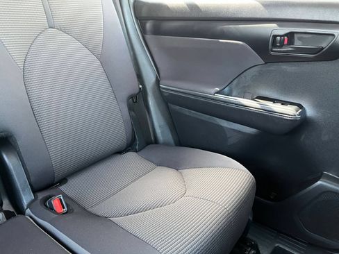 Used 2025 Toyota Highlander LE FWD image 42