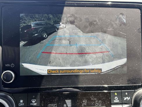 Used 2023 Toyota Highlander XLE AWD/4WD image 29