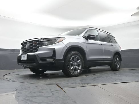 Certified 2024 Honda Passport TrailSport image 30