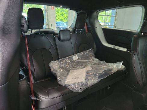 New 2027 Chrysler Pacifica Select AWD/4WD image 11