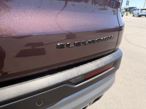 Used 2025 GMC Acadia Elevation FWD image 8