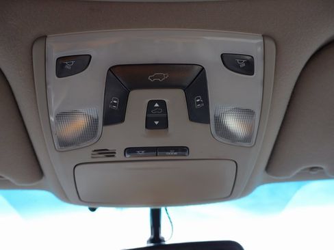 Used 2012 Toyota Sienna XLE image 18