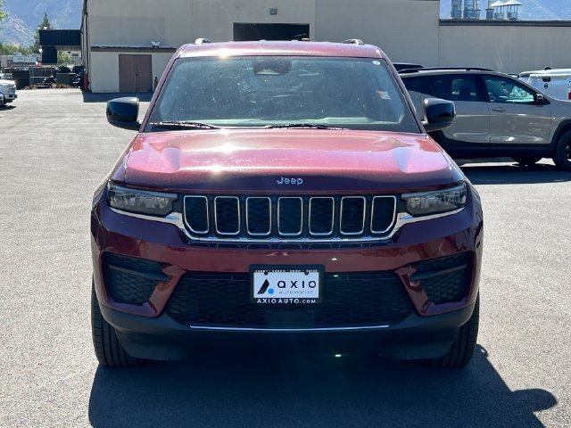 Used 2023 Jeep Grand Cherokee Laredo AWD/4WD image 10