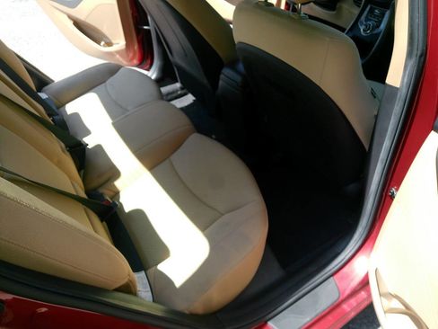 Used 2013 Hyundai Elantra GLS w/ Preferred Pkg FWD image 12