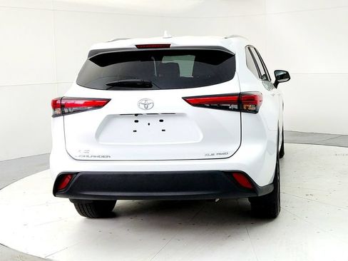 Used 2023 Toyota Highlander XLE AWD/4WD image 5