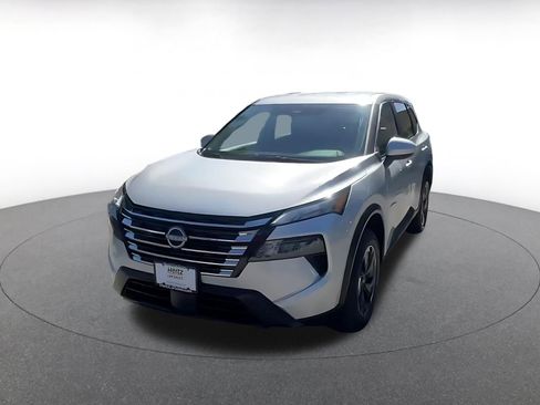 Used 2025 Nissan Rogue SV FWD image 4