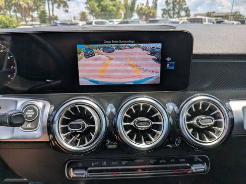 Used 2023 Mercedes-Benz GLB 250 image 24