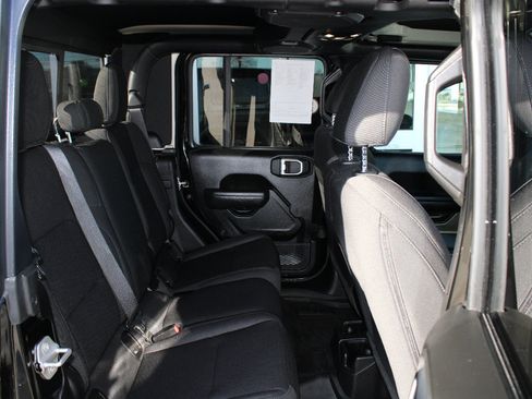 Certified 2022 Jeep Gladiator Willys image 15