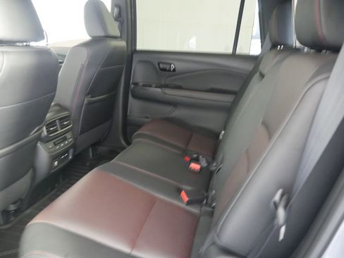 Used 2025 Honda Passport Black Edition image 13