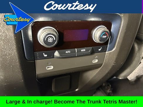 Used 2023 Chevrolet Suburban Premier image 37